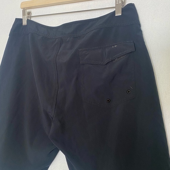 VOLCOM MENS BLACK SWIMMING TRUNKS SIZE 32 - Picture 5 of 5